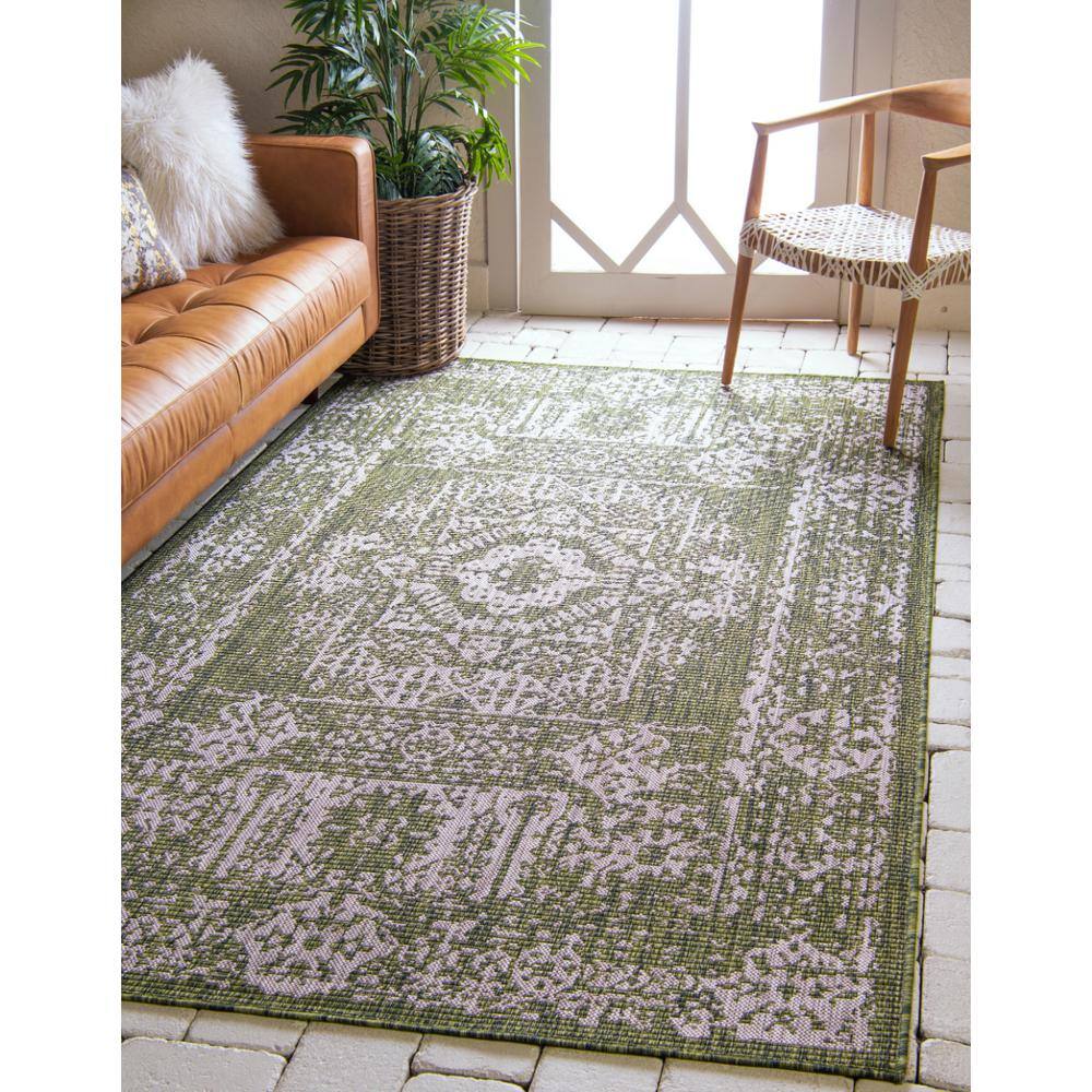 Green Timeworn Easy-Care Synthetic 4' x 6' Outdoor Rug