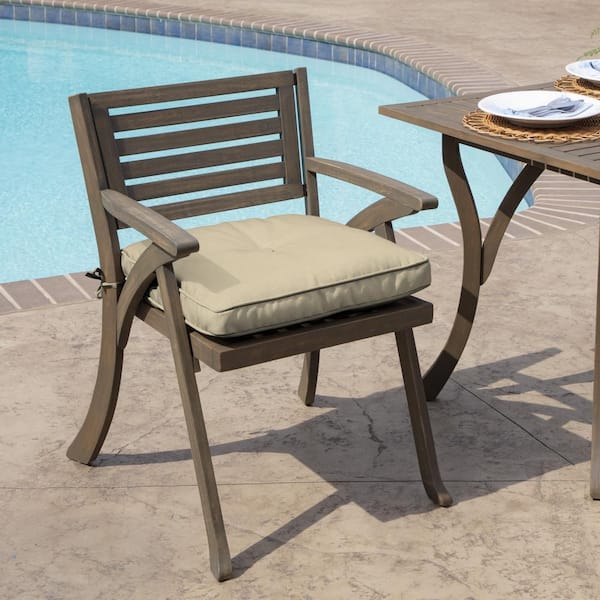 https://images.thdstatic.com/productImages/e2c4100a-ae03-4371-b5f7-f6d5d6c03fc0/svn/arden-selections-outdoor-dining-chair-cushions-th1a470b-d9z1-e1_600.jpg