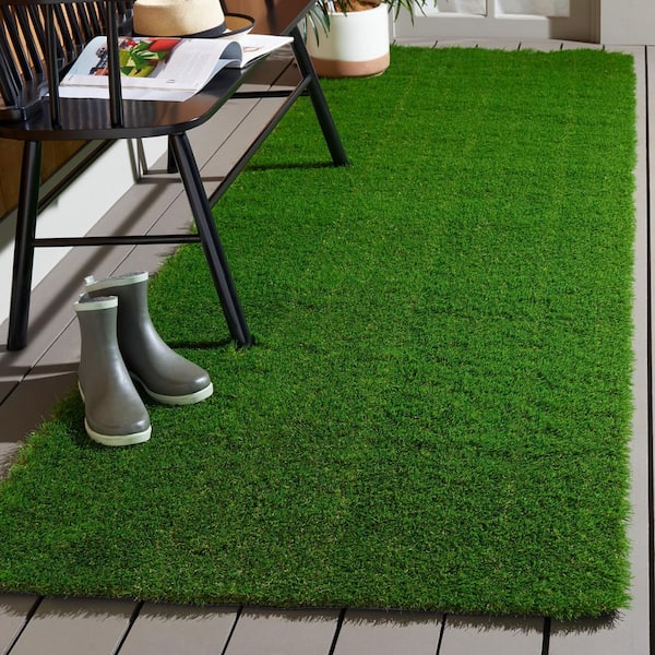 Turf Green 3 ft. x 8 ft. Solid Color Indoor/Outdoor Runner Rug