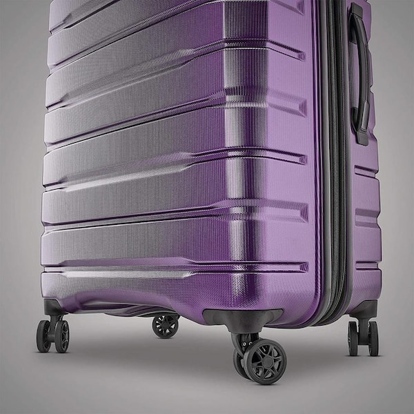 https://images.thdstatic.com/productImages/e2f4a898-2fe9-4f29-8d49-beb69cea673a/svn/purple-luggage-sets-122045-1717-31_600.jpg