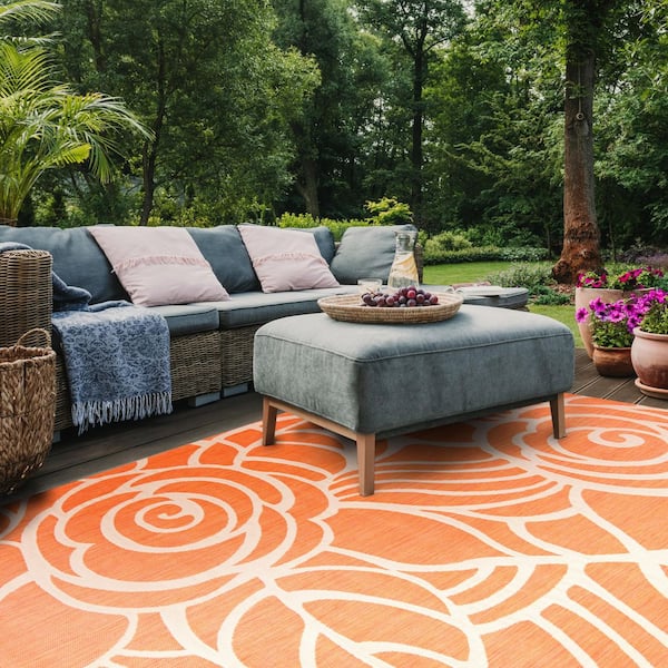 Courtyard Rust/Sand 4 ft. x 6 ft. Floral Indoor/Outdoor Patio  Area Rug