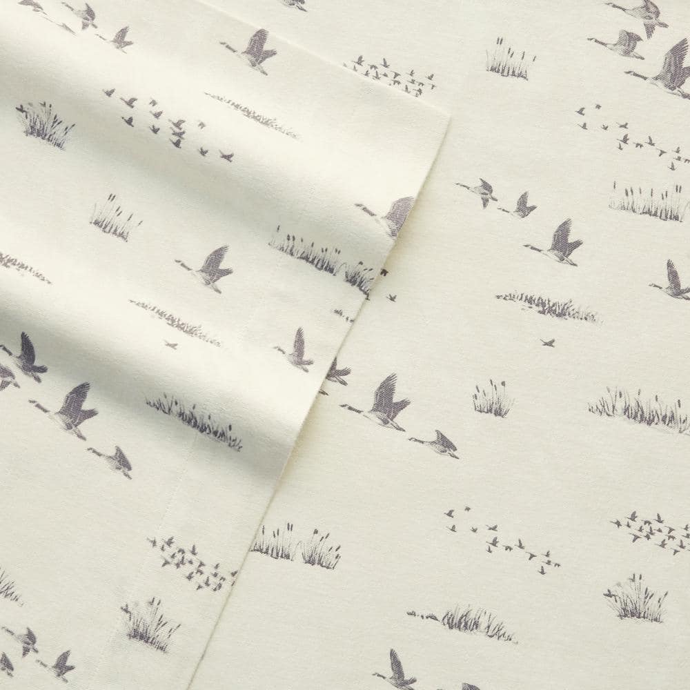 Full Ivory Cotton Flannel Sheet Set with Geese Meadow Pattern
