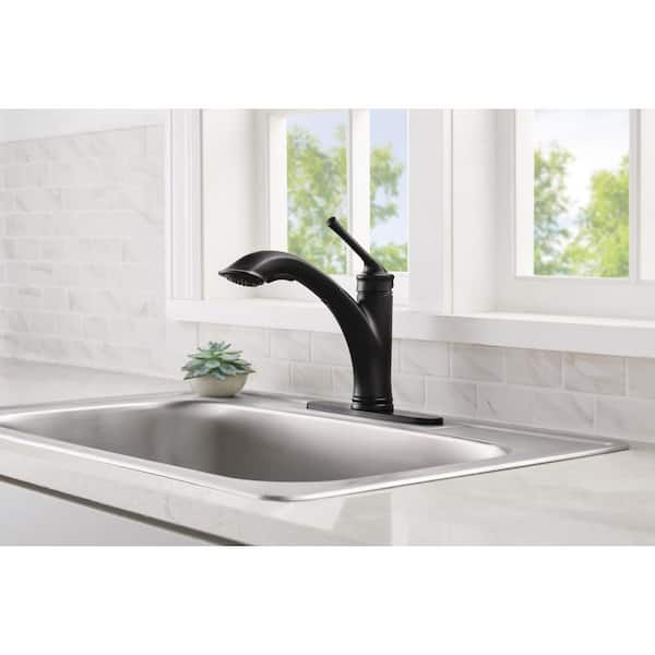 Hemming Single-Handle Pull-Out Sprayer Kitchen Faucet Deckplate Included in Matte Black