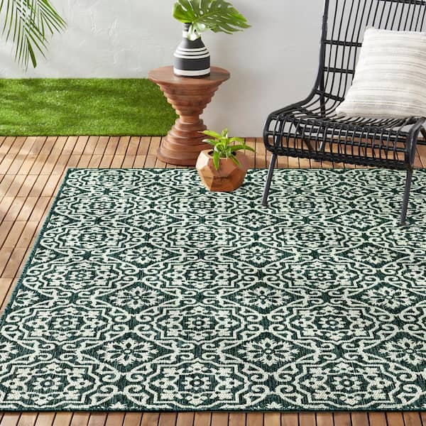 Patio Country Danica Blue/White 5 ft. x 7 ft. Geometric Indoor/Outdoor Area Rug