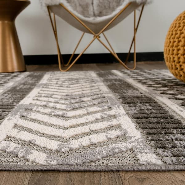 Gray 7 ft. 10 in. x 10 ft. Distressed Geometric Indoor/Outdoor Area Rug