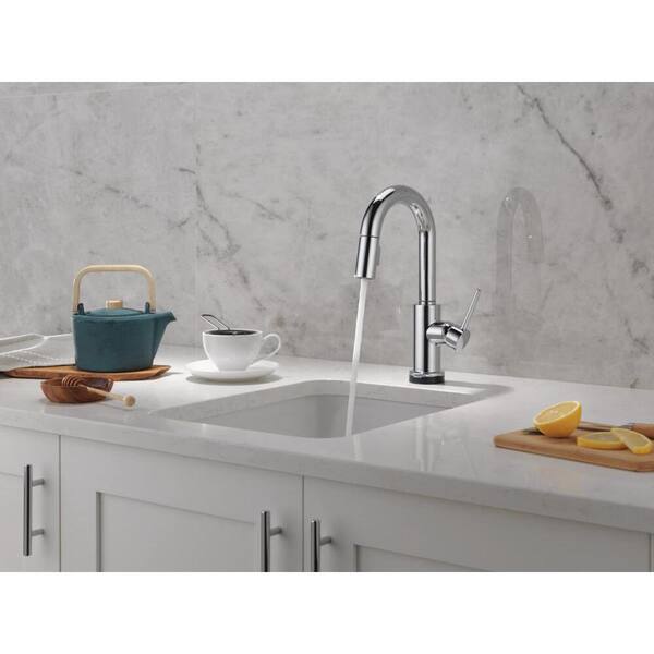 Delta Trinsic Single-Handle Pull-Down Sprayer Bar Faucet Featuring