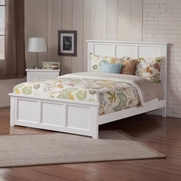 Madison White Queen Traditional Bed with Matching Foot Board