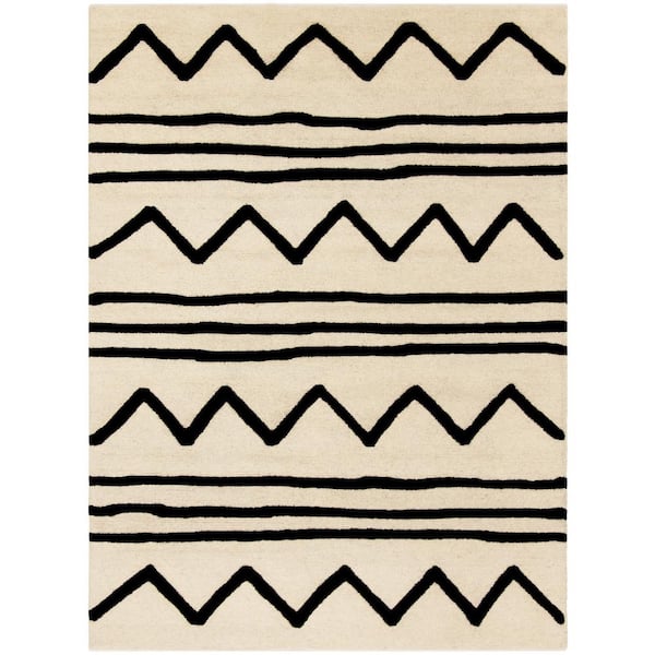 SAFAVIEH Kids Ivory/Black 5 ft. x 7 ft. Geometric Area Rug