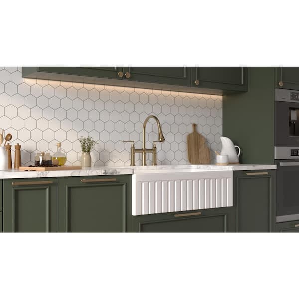 Farmhouse Apron Front Fireclay 33 in. x 18 in. x 10 in. Plain Single Bowl Kitchen Sink with Center Drain in White Farmhouse Apron Front Fireclay 33 in. x 18 in. x 10 in. Plain Single Bowl Kitchen Sink with Center Drain in White
