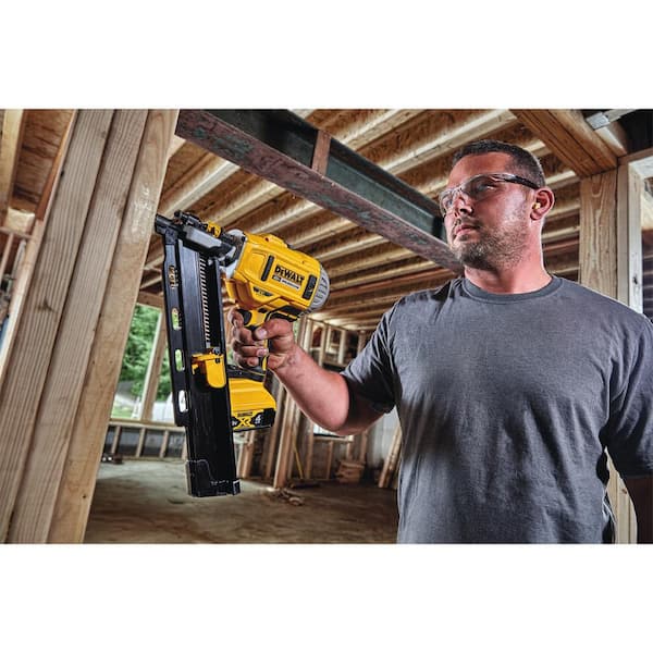DEWALT - 20-Volt MAX XR Lithium-Ion 21° Cordless Framing Nailer Kit and Brushless 7-1/4 in. Circular Saw (Tool Only)