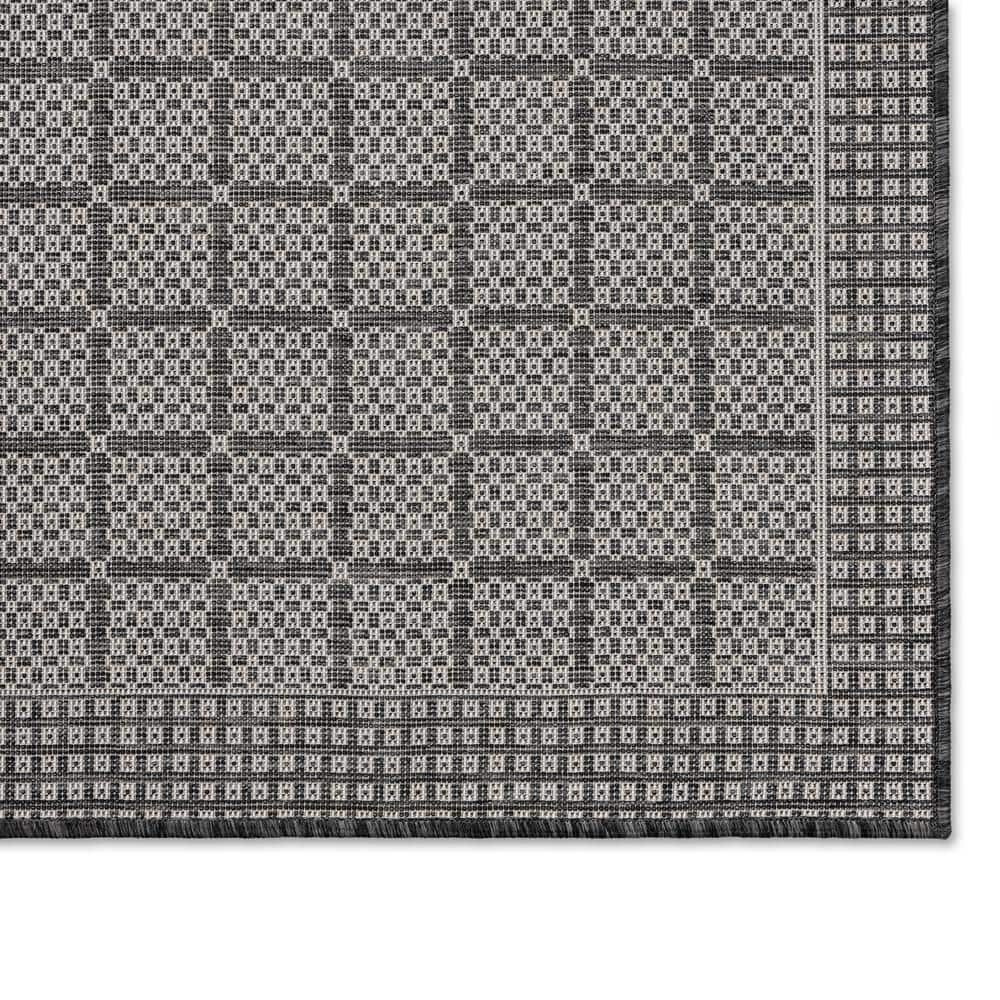 Luna Modern Geometric Black and Gray Indoor/Outdoor Area Rug