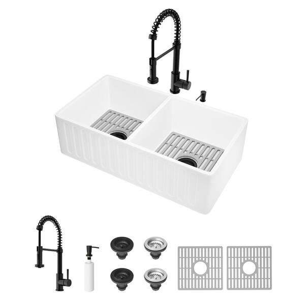 Vigo All-in-One 33 Farmhouse Stainless Steel Kitchen Sink and Chrome  Faucet Set 