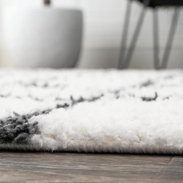 JONATHAN Y Arenal Geometric Grid Shag White/Black 8 ft. x 10