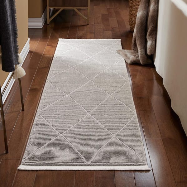 Luxe Tretta Contemporary Diamonds Grey 2 Ft. x 7 Ft. Runner Rug