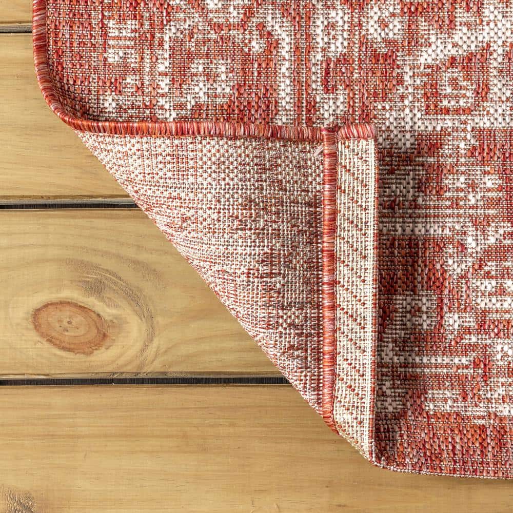 Red and Taupe Medallion Flat Woven 4' x 6' Indoor/Outdoor Rug