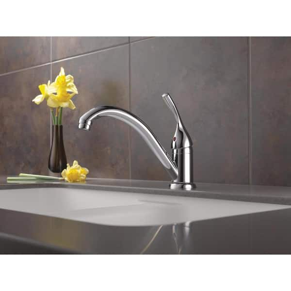 Classic Single-Handle Standard Kitchen Faucet in Chrome