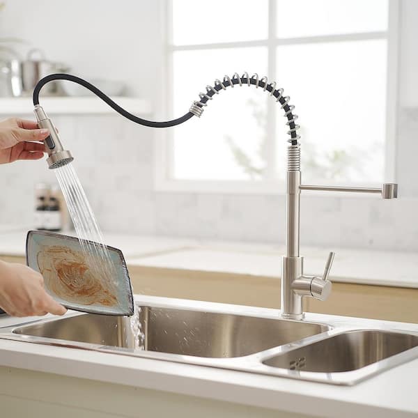 Single Handle Pull-Down Sprayer Kitchen Faucet with Dual Function