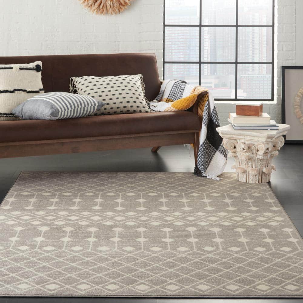 Transfixing Moroccan Diamond Gray and Ivory 5'3" x 7'3" Area Rug