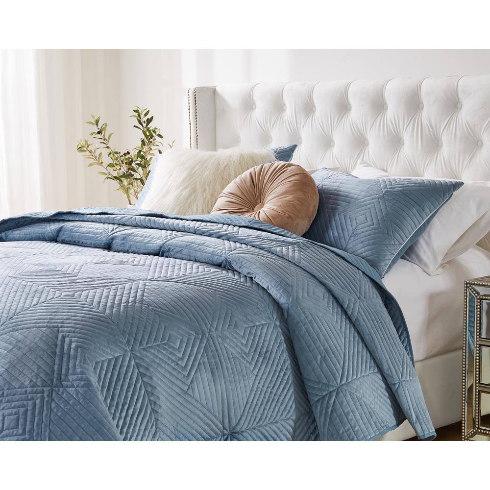 Spa Blue Twin Velvet Reversible Quilt Set with Polyfill