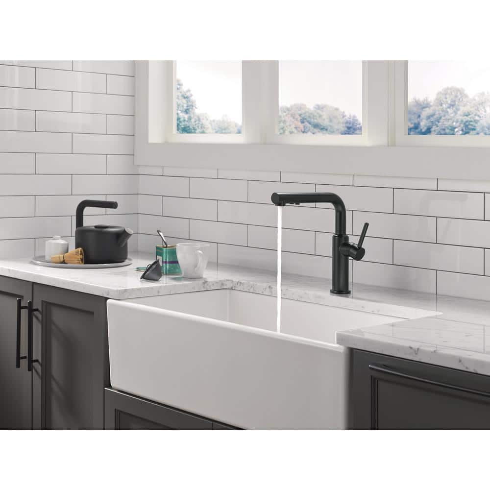 Daneri Matte Black Pull-Out Kitchen Faucet with Magnetic Docking