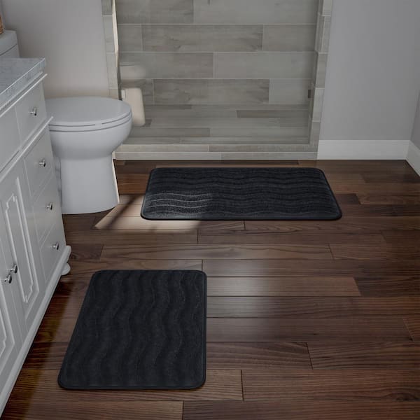 https://images.thdstatic.com/productImages/e4bc16a4-b7b9-4a1c-8253-37f6e4bd15a4/svn/black-lavish-home-bathroom-rugs-bath-mats-67-10-bl-64_600.jpg