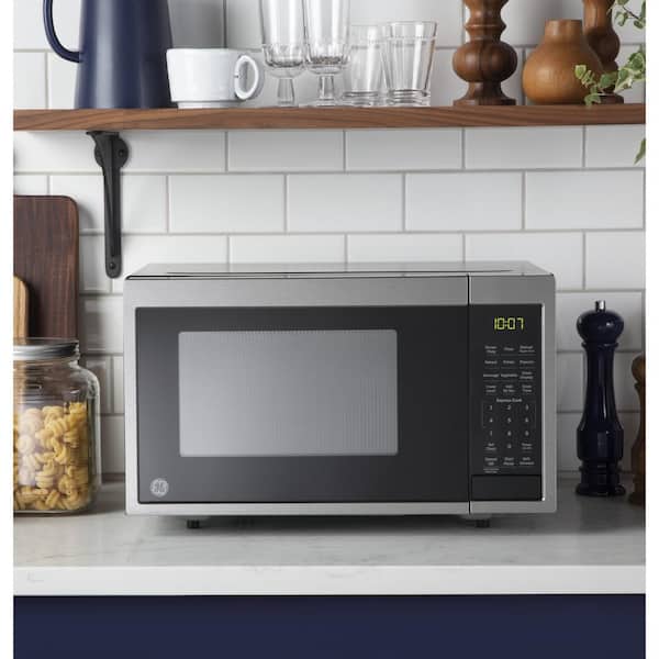 GE - 0.9 Cu. ft. Capacity Smart Countertop Microwave Oven with Scan-to-Cook Technology - Stainless Steel