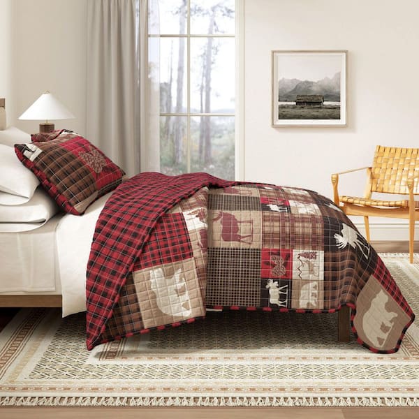 Red Reversible Patchwork Lodge Printed 3 Piece Microfiber Quilt Set, Full / Queen