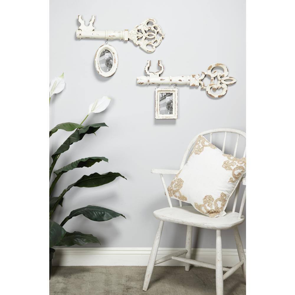 Distressed White Key-Shaped Wall Mount Frame