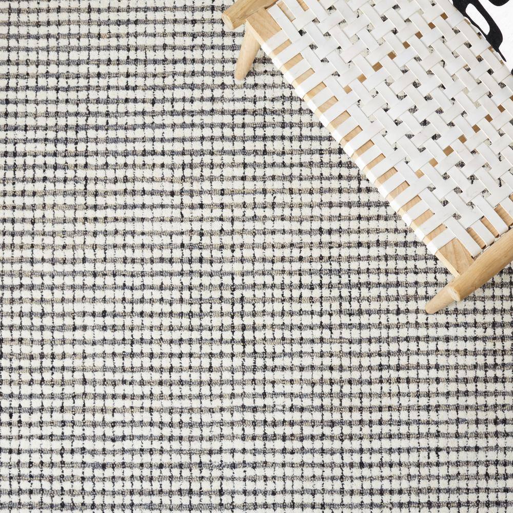 Gray and Ivory Round Hand-Tufted Wool Rug, 6 ft
