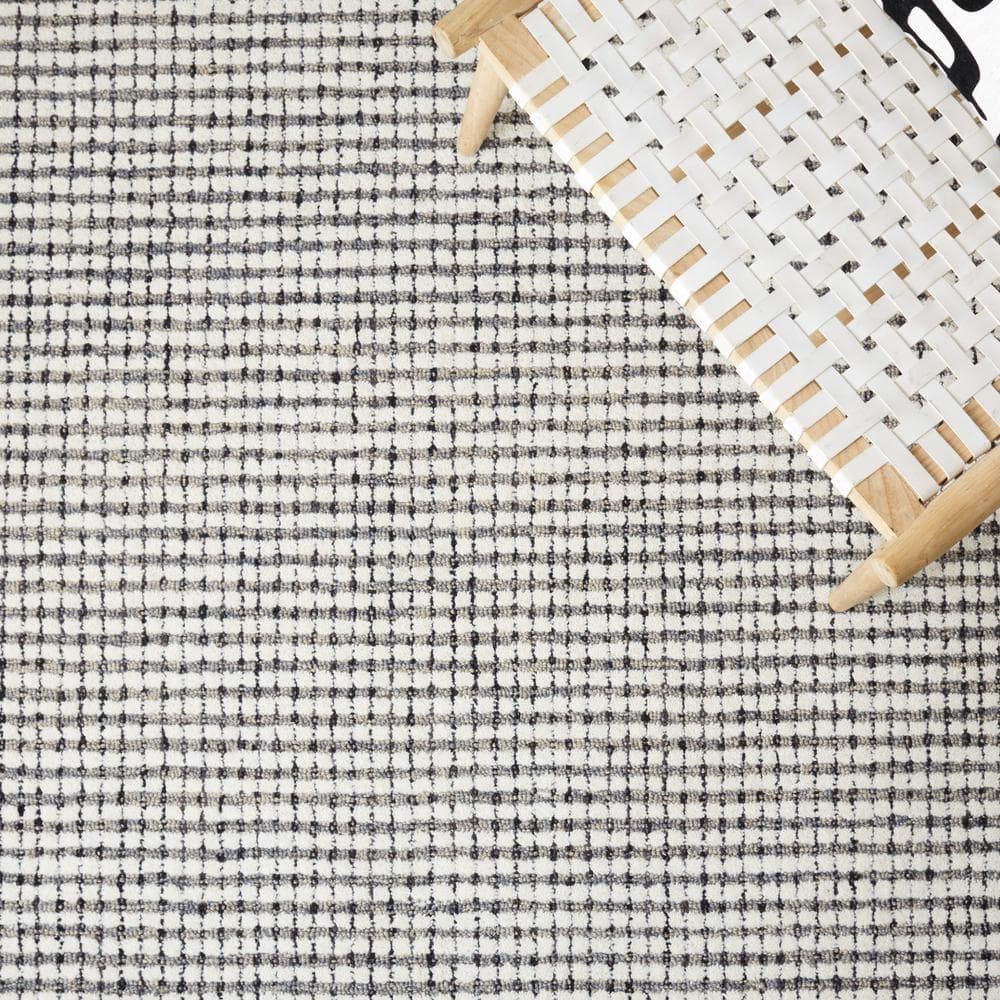 Hand-Tufted Grey and Ivory Wool 8' x 10' Abstract Area Rug