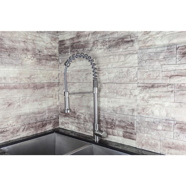Luxurious Single-Handle Pull-Out Sprayer Kitchen Faucet in Brushed Nickel