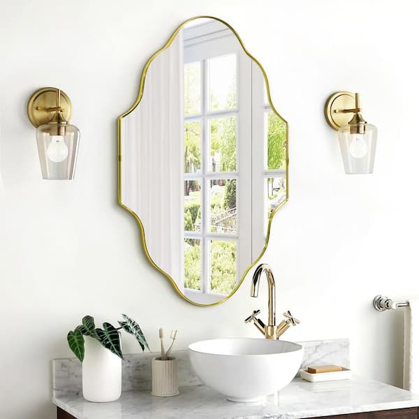 Hochwertiges 18 in. W x 24 in. H Scalloped Gold Decorative Wall Mirror