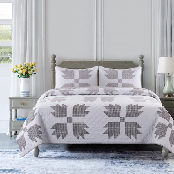 COUNTRY LIVING Bear Claw 3-Piece Taupe Microfiber King Quilt Set