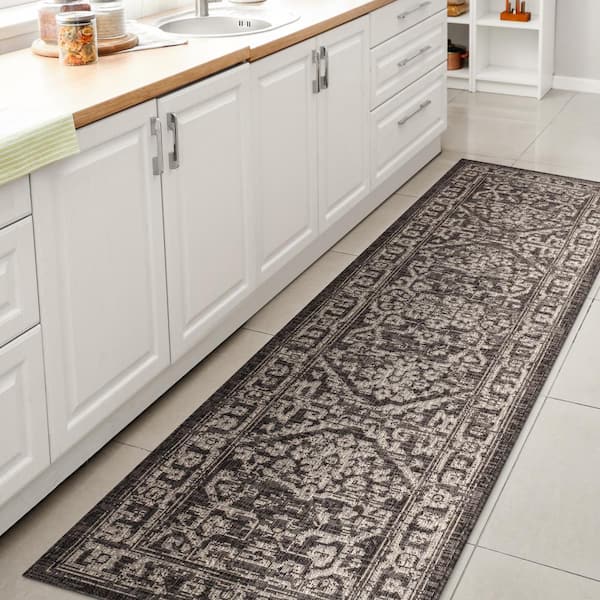JONATHAN Y Malta Bohemian Medallion Textured Weave Black/Gray 2 ft. x 8 ft. Indoor/Outdoor Runner Rug