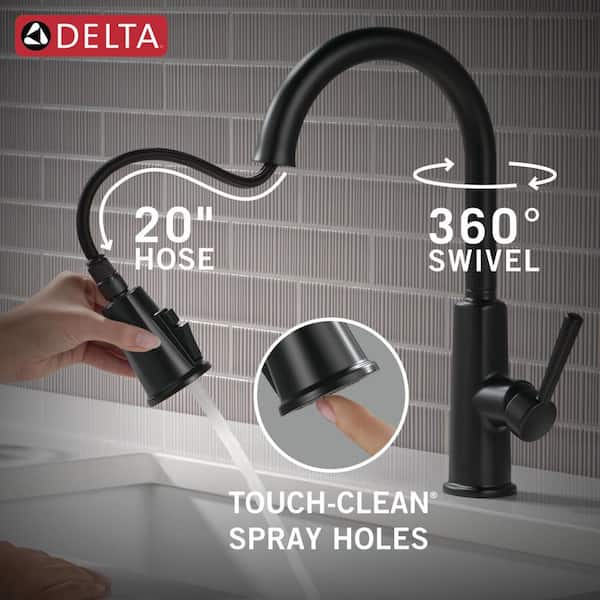 Delta Finnridge Matte Black 16.5 in. H Pull Down Sprayer Kitchen