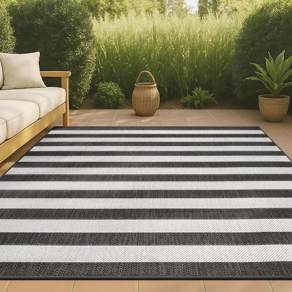 JONATHAN Y Negril Two-Tone Black/Cream 4 ft. x 6 ft. Wide Stripe Indoor/Outdoor Area Rug