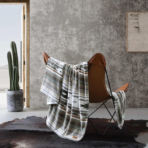 Coyote Sands Green/Brown Plush Fleece Full/Queen Blanket