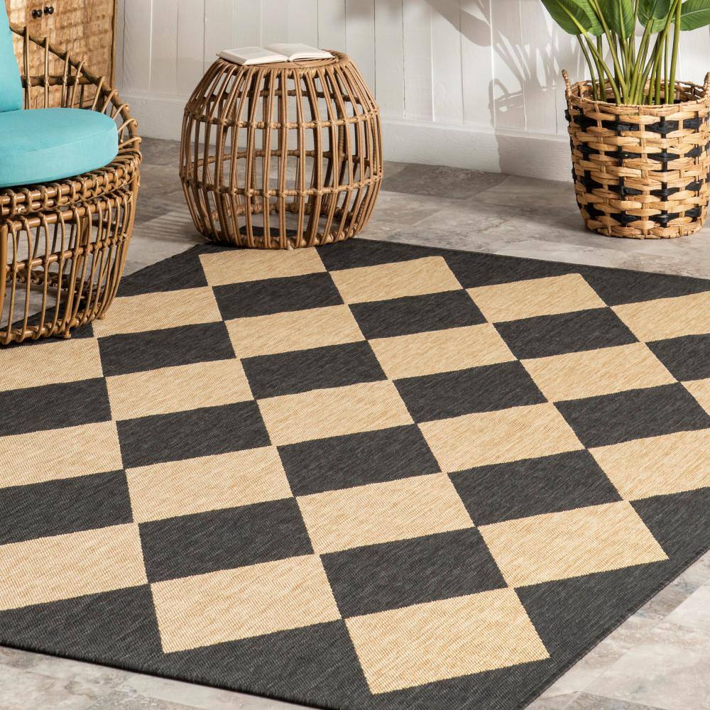 Sabina Dark Grey Diamond Trellis Synthetic Area Rug