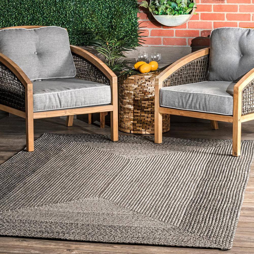 Charcoal Braided Synthetic 5x8 Indoor/Outdoor Area Rug