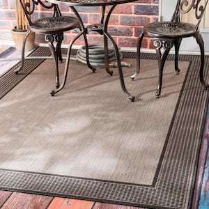 Gris Border Gray 8 ft. x 8 ft. Indoor/Outdoor Square Patio Rug