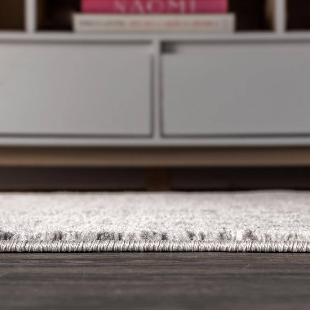 Ivory and Gray Diamond-Patterned 3' x 5' Synthetic Area Rug