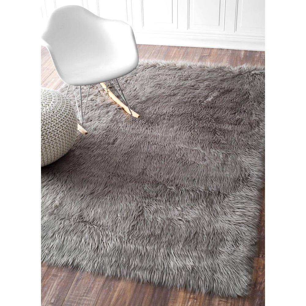 Luxurious Gray Sheepskin 5' x 7' Rectangular Shag Rug