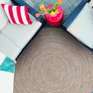 Braided Slate-White 4 ft. Round Reversible Transitional Polypropylene Indoor/Outdoor Area Rug