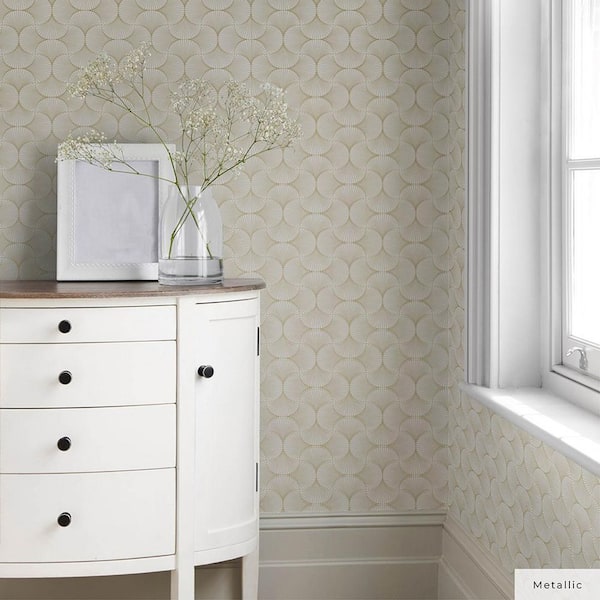 Metallic Porcelain Gilded Scallop Unpasted Wallpaper Roll (Covers 56 sq. ft.)