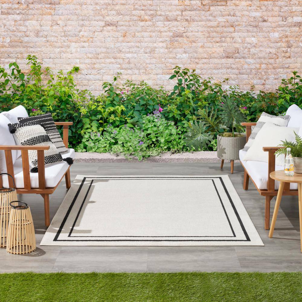 Rectangular Black and Ivory Synthetic 4' x 6' Washable Rug