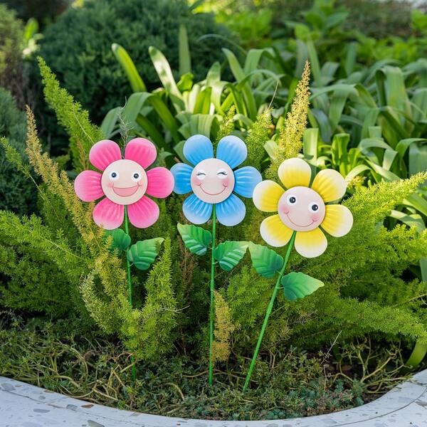 Glitzhome 18 in. H Metal Happy Face Flower Pick, Garden Stake Wall