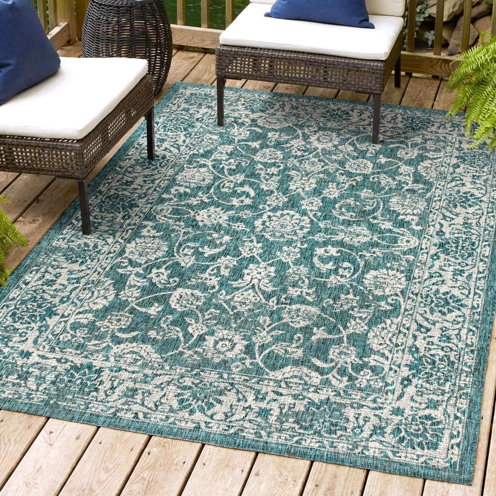 Bohemian Chic Gray Synthetic 4' x 6' Indoor/Outdoor Area Rug