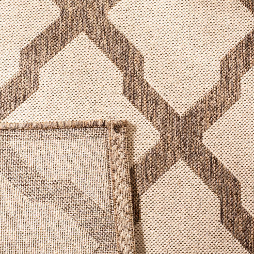 Cream and Beige Trellis Indoor/Outdoor Area Rug 8'6" x 12'