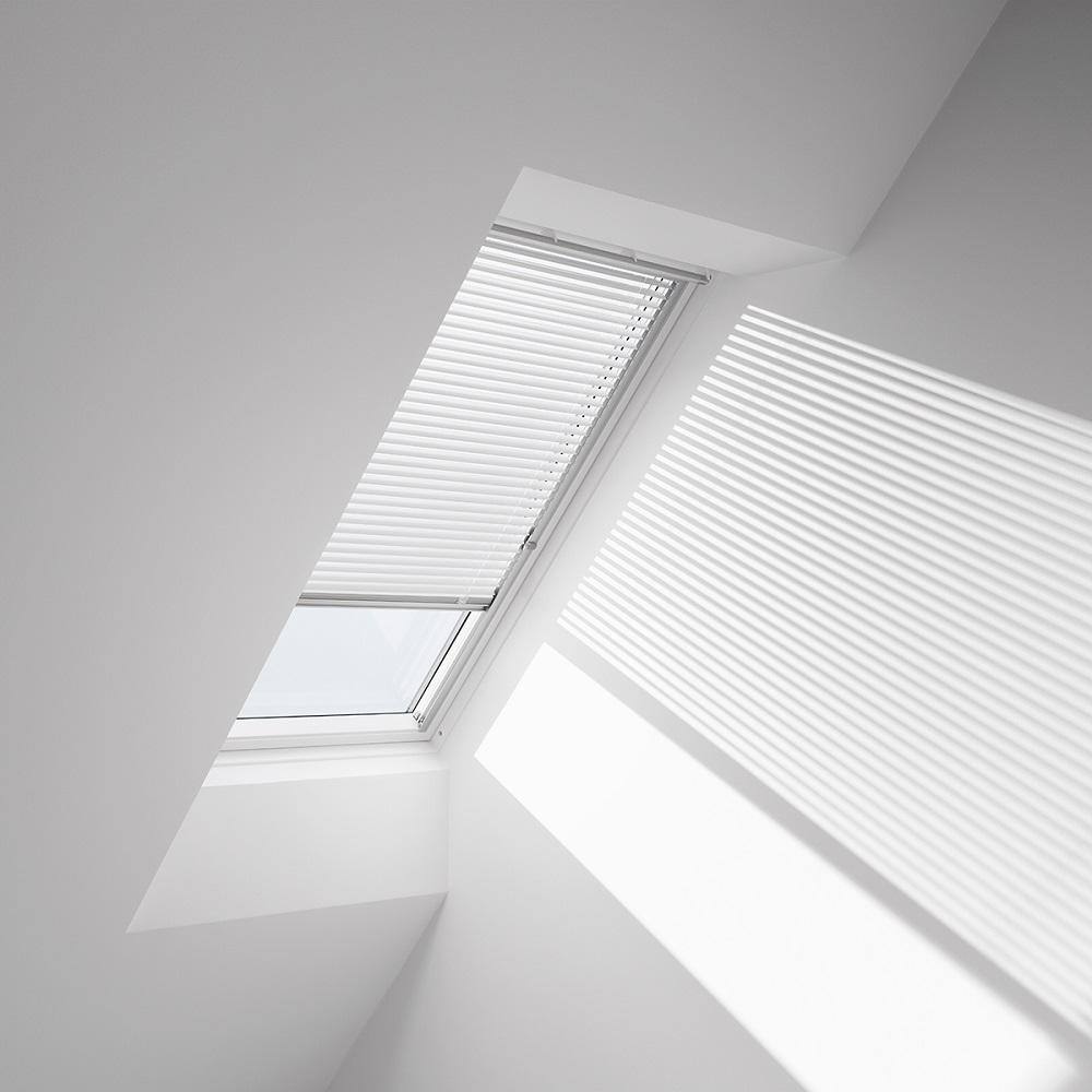 Buy White Manual Venetian Skylight Blind for FS D26 and FSR D26 Models ...