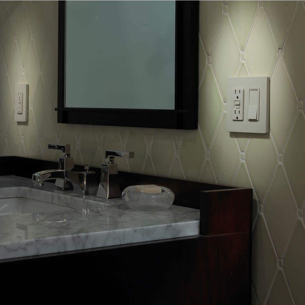 Lutron White Single Pole 15A Toggle Light Switch